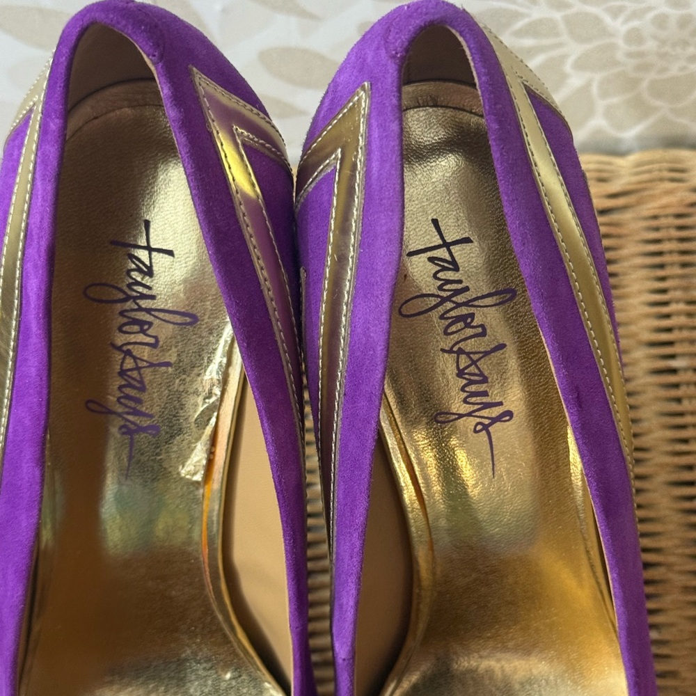 Taylor Says Women’s 9 Blondie Purple Suede Gold Platform Pumps Stiletto Heels - Picture 9 of 10